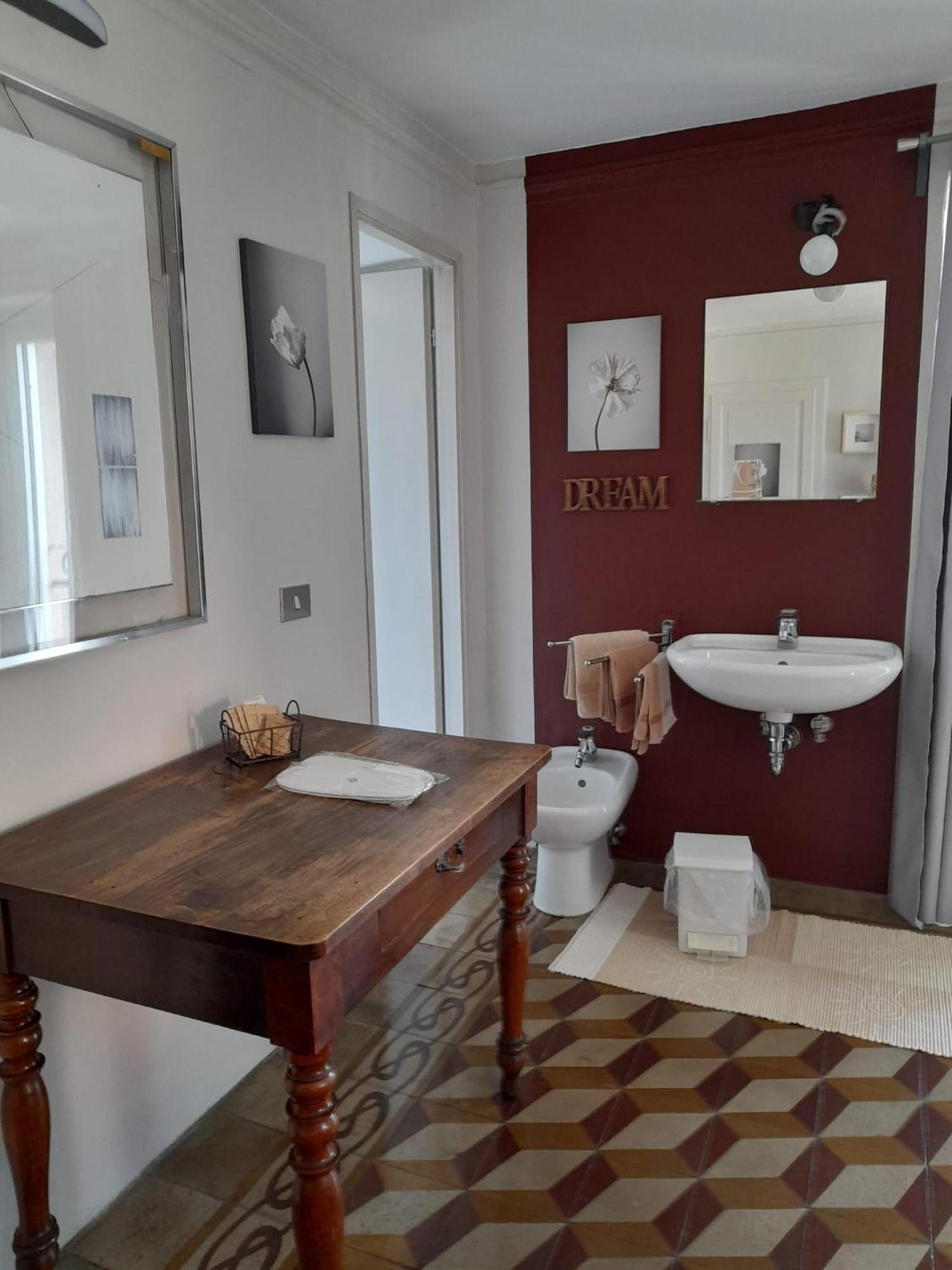 Albergo Milano 1920 블레비오 외부 사진
