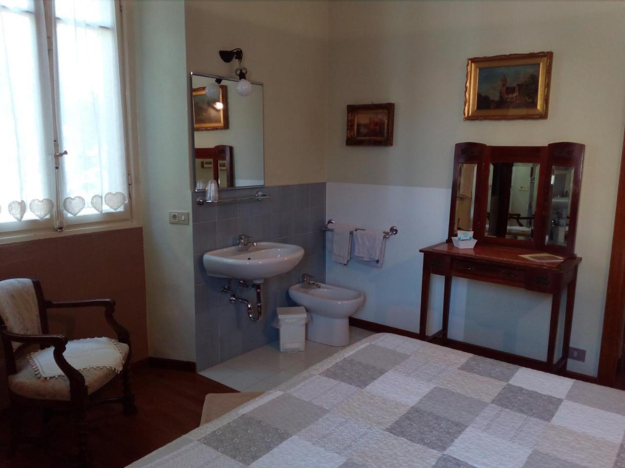 Albergo Milano 1920 블레비오 외부 사진